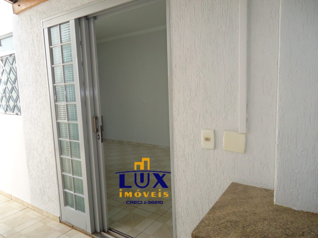 Casa de Fundos – Jardim Roseiral (Locação) Casa de Fundos – Jardim Roseiral (Locação)