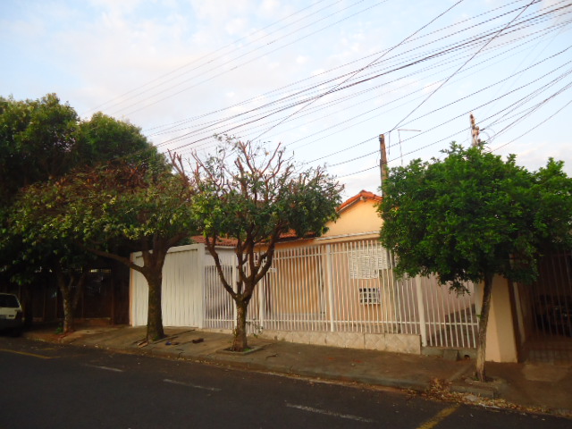 Casa de Frente – Vila Ideal (Locação)