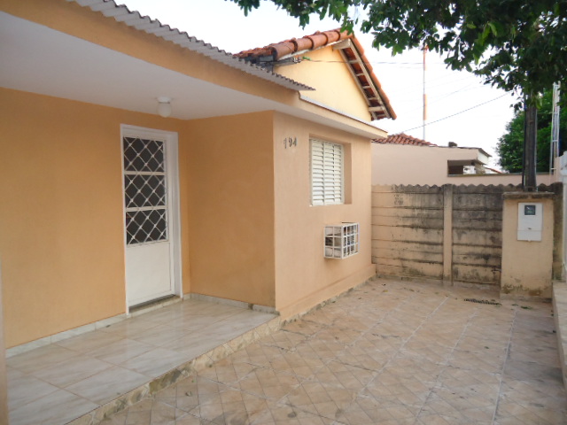Casa de Frente – Vila Ideal (Locação)