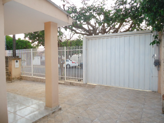 Casa de Frente – Vila Ideal (Locação)