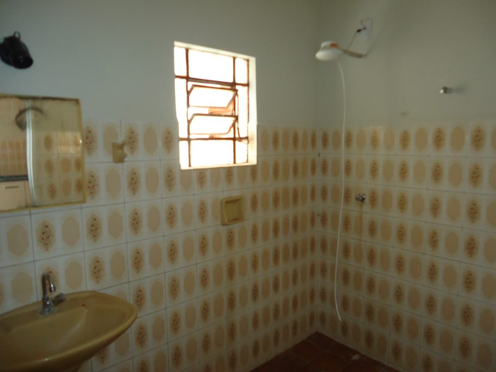 Terreno com Duas Casas – Jardim América (Venda)