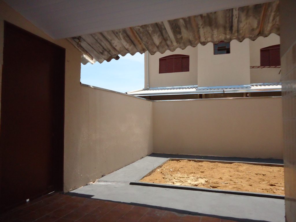 Terreno com Duas Casas – Jardim América (Venda)
