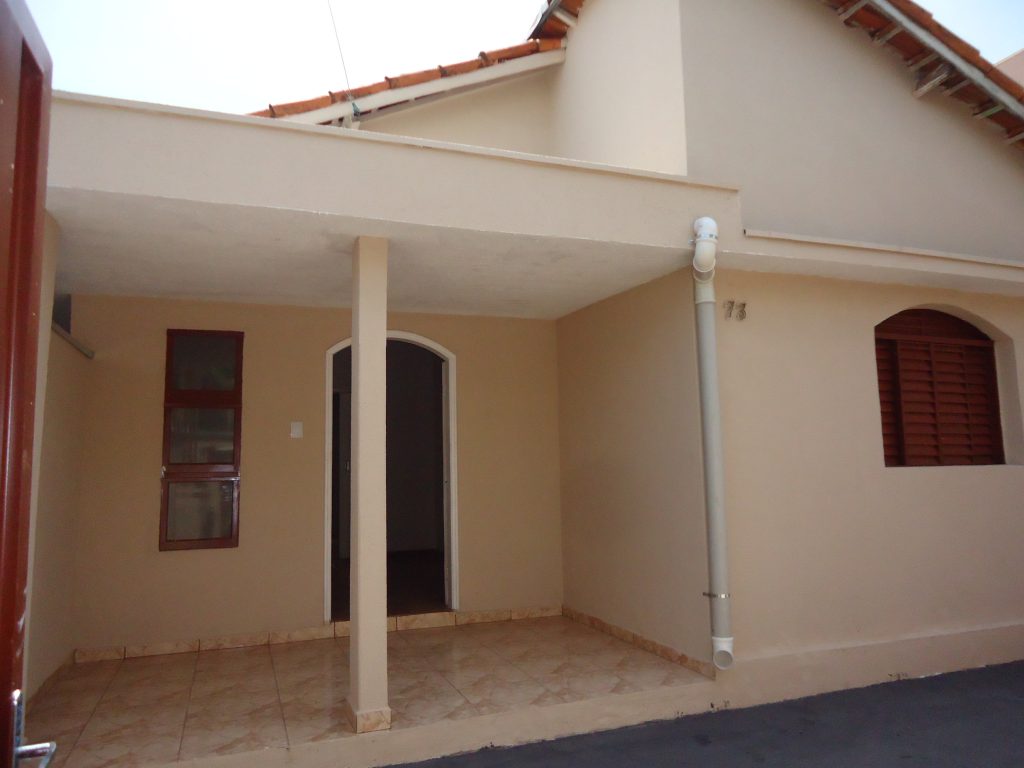 Terreno com Duas Casas – Jardim América (Venda)