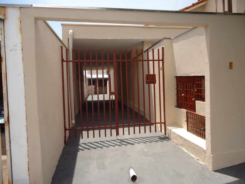 Terreno com Duas Casas – Jardim América (Venda)
