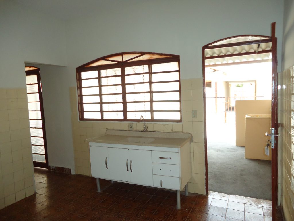 Terreno com Duas Casas – Jardim América (Venda)