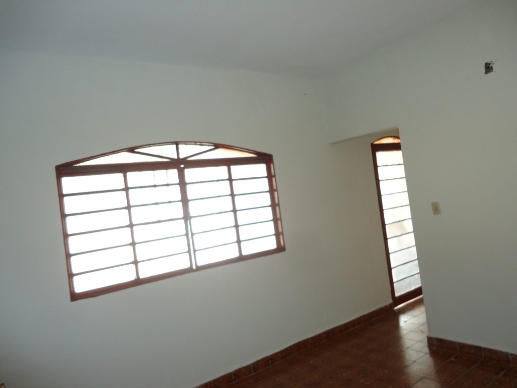 Terreno com Duas Casas – Jardim América (Venda)
