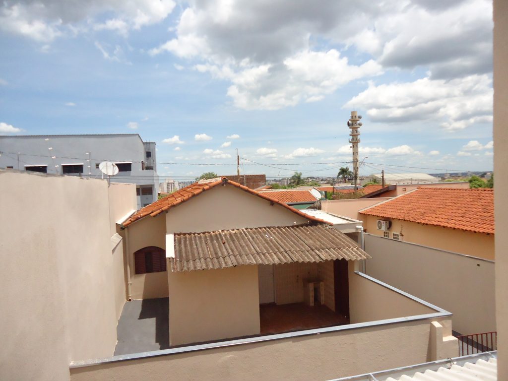 Terreno com Duas Casas – Jardim América (Venda)