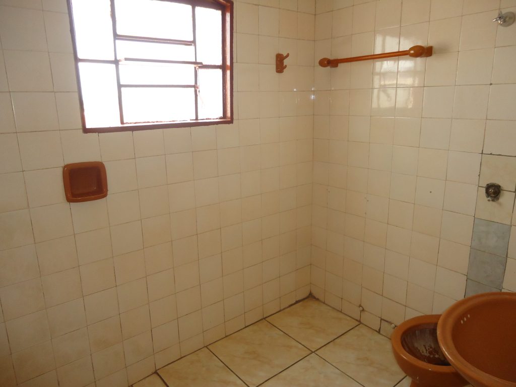 Terreno com Duas Casas – Jardim América (Venda)