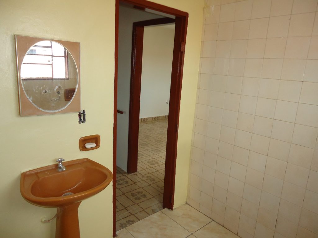 Terreno com Duas Casas – Jardim América (Venda)