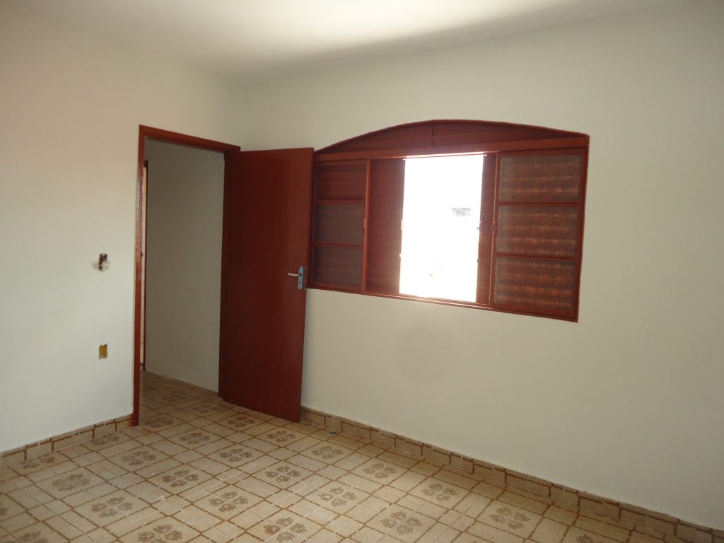 Terreno com Duas Casas – Jardim América (Venda)