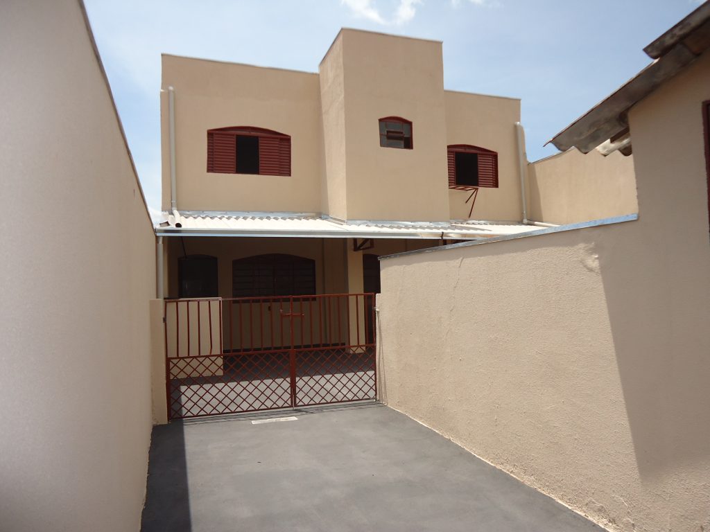 Terreno com Duas Casas – Jardim América (Venda)