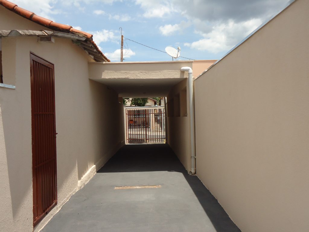 Terreno com Duas Casas – Jardim América (Venda)
