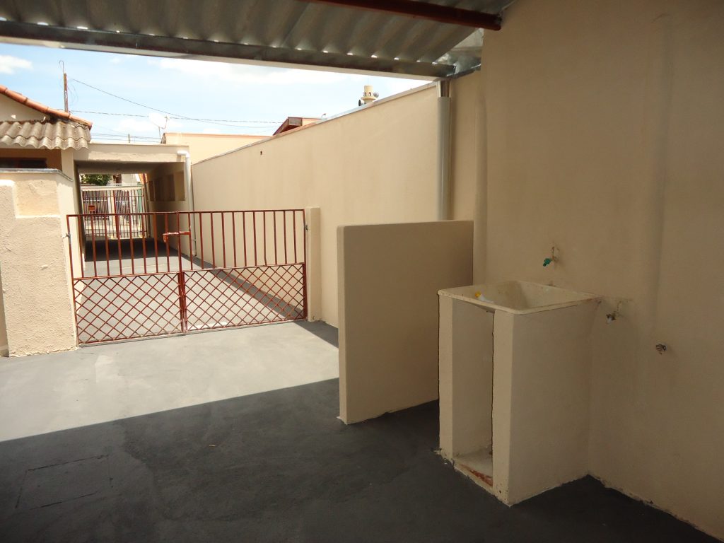 Terreno com Duas Casas – Jardim América (Venda)