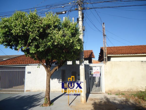 Casa de Fundos – Solo Sagrado (Locação)