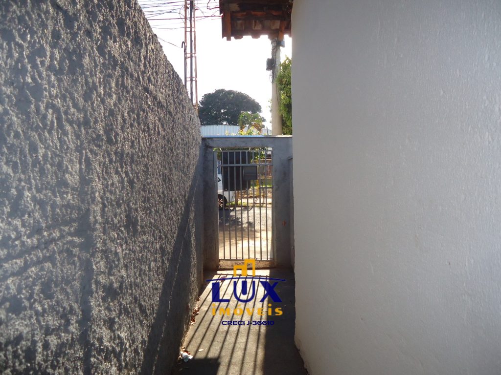 Casa de Fundos – Solo Sagrado (Locação)