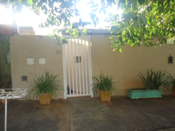 Casa de fundos – São Deocleciano (Locação)