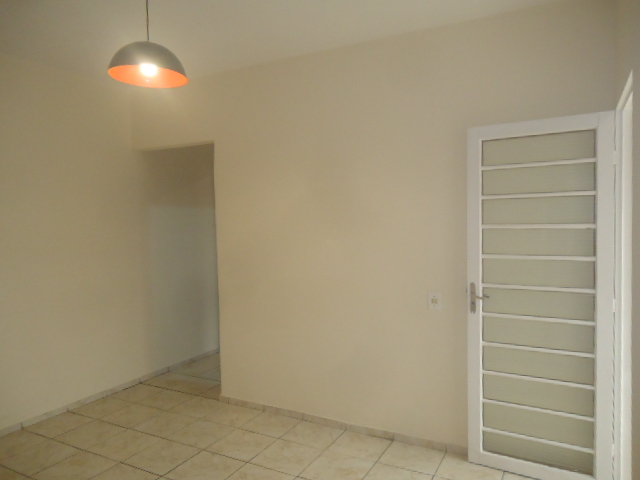 Casa de fundos – São Deocleciano (Locação)