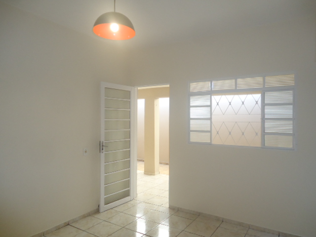 Casa de fundos – São Deocleciano (Locação)