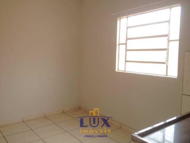 Casa de Fundos – Vila Ideal (Locação)