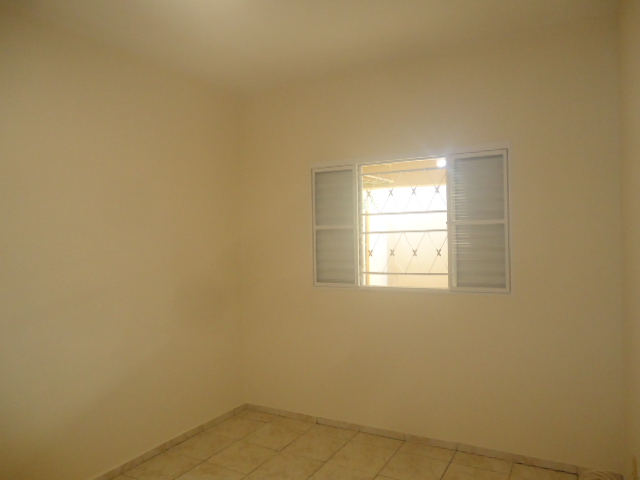 Casa de fundos – São Deocleciano (Locação)