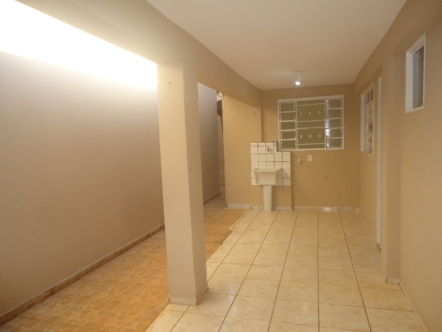 Casa de fundos – São Deocleciano (Locação)