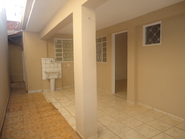 Casa de fundos – São Deocleciano (Locação)