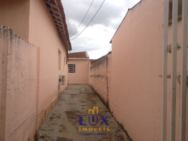Casa de Fundos – Vila Ideal (Locação)
