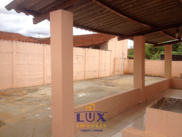 Casa de Fundos – Vila Ideal (Locação)