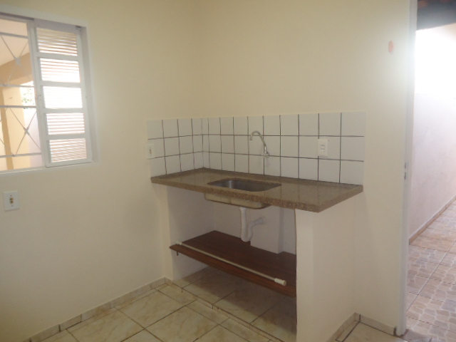 Casa de fundos – São Deocleciano (Locação)