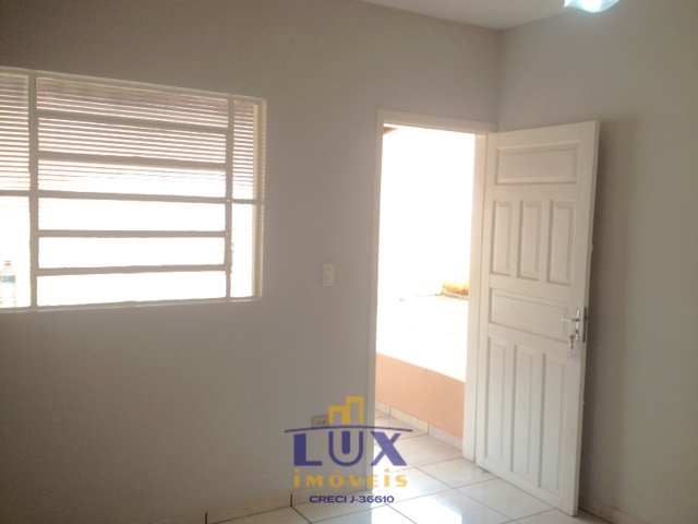 Casa de Fundos – Vila Ideal (Locação)