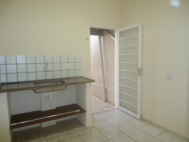 Casa de fundos – São Deocleciano (Locação)